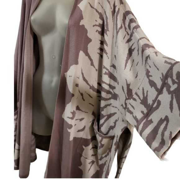 Marla Wynne Jacquard Knit Drama Topper in Lilac P1X - Picture 4 of 9